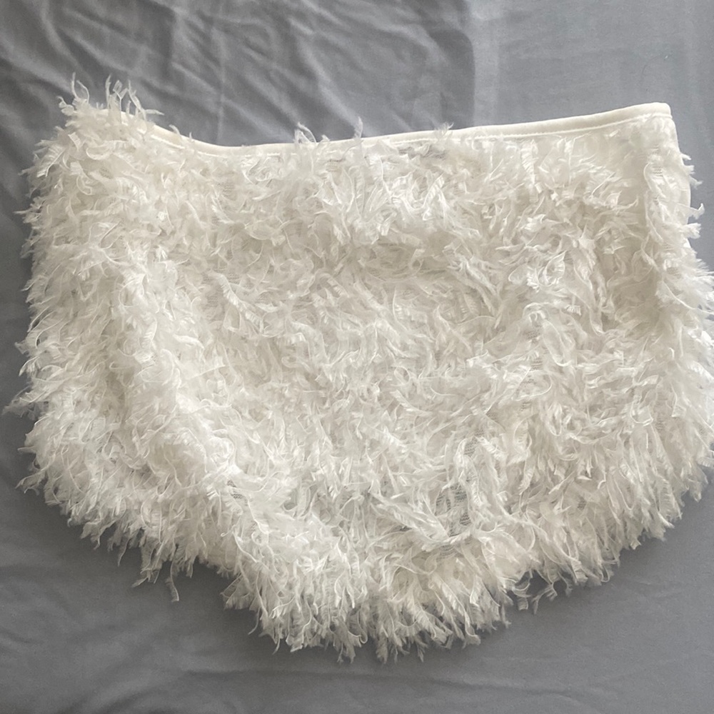 White fur top